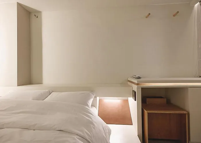Ado Hotel *